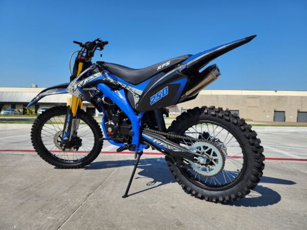 RPS250 Dirt Bike Manual Transmission, Electric Start, 37-inch seat height, Front a rear disc brakes - Image 3